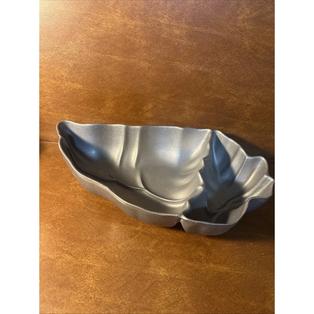 WILTON ARMETALE DIVIDED PEPPER ( or LEAF ) CHIP & DIP BOWL W-2 Serving Utensil b